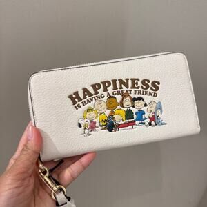 Coach X Peanuts Long Zip Around Wallet CBN35